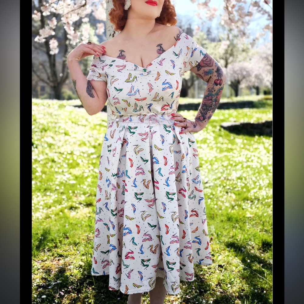 Dolly and Dotty Lily Stiletto Print Off Shoulder Dress 
Size 16